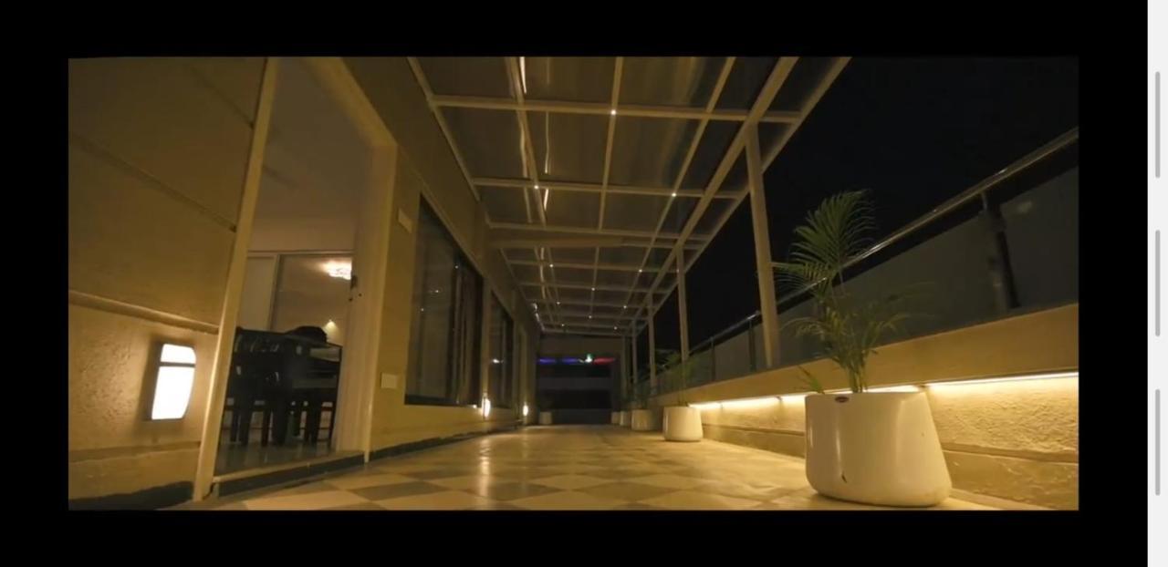 The Retreat-Glasshouse Bungalow 이가트푸리 외부 사진