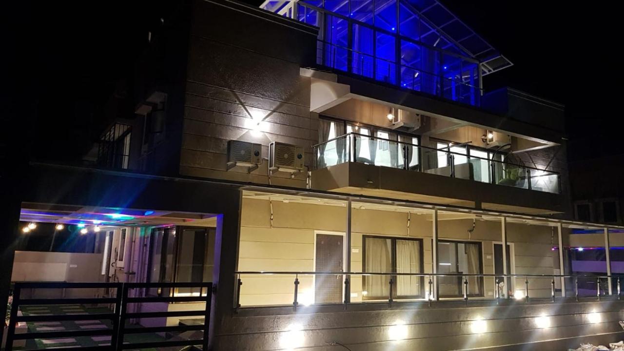 The Retreat-Glasshouse Bungalow 이가트푸리 외부 사진